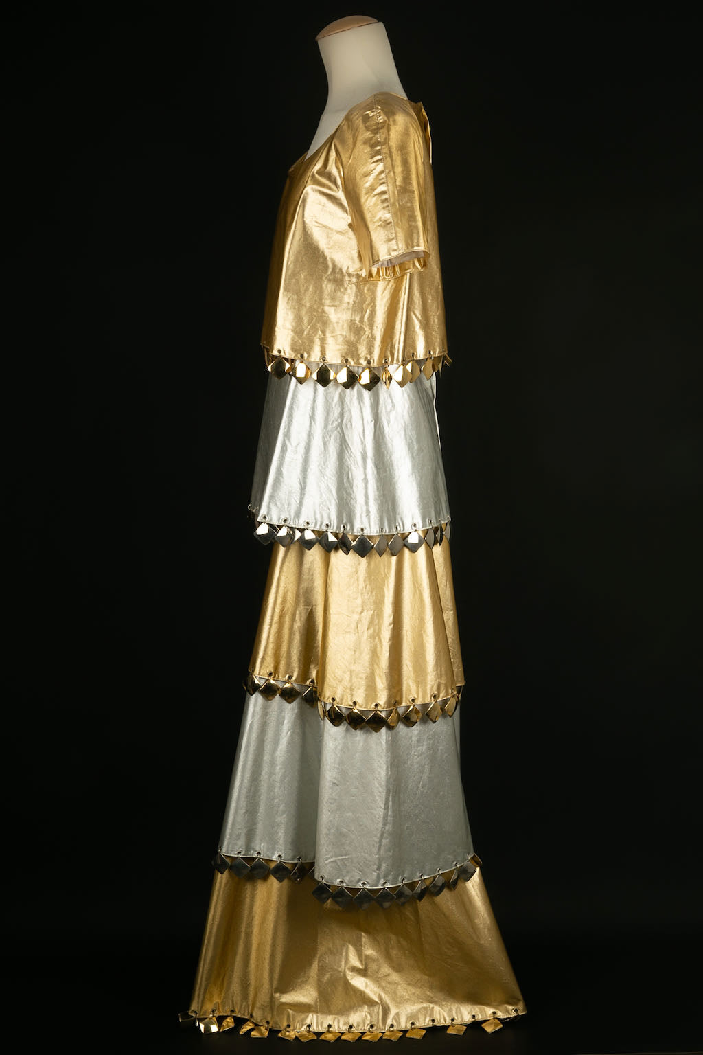 Robe dorÃƒÆ’Ã‚Â©e et argentÃƒÆ’Ã‚Â©e Paco Rabanne