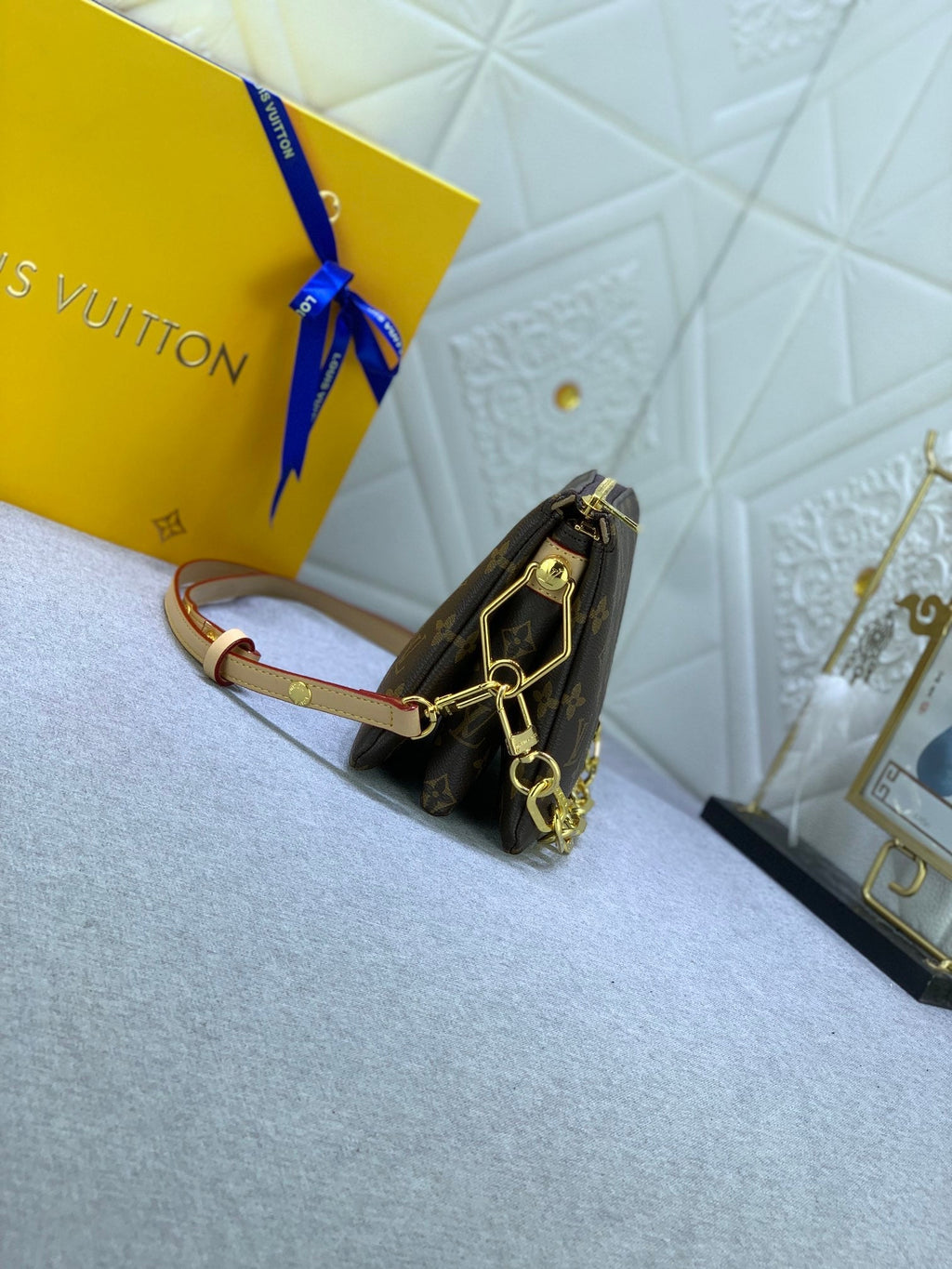 EN - Luxury Bags LUV 880