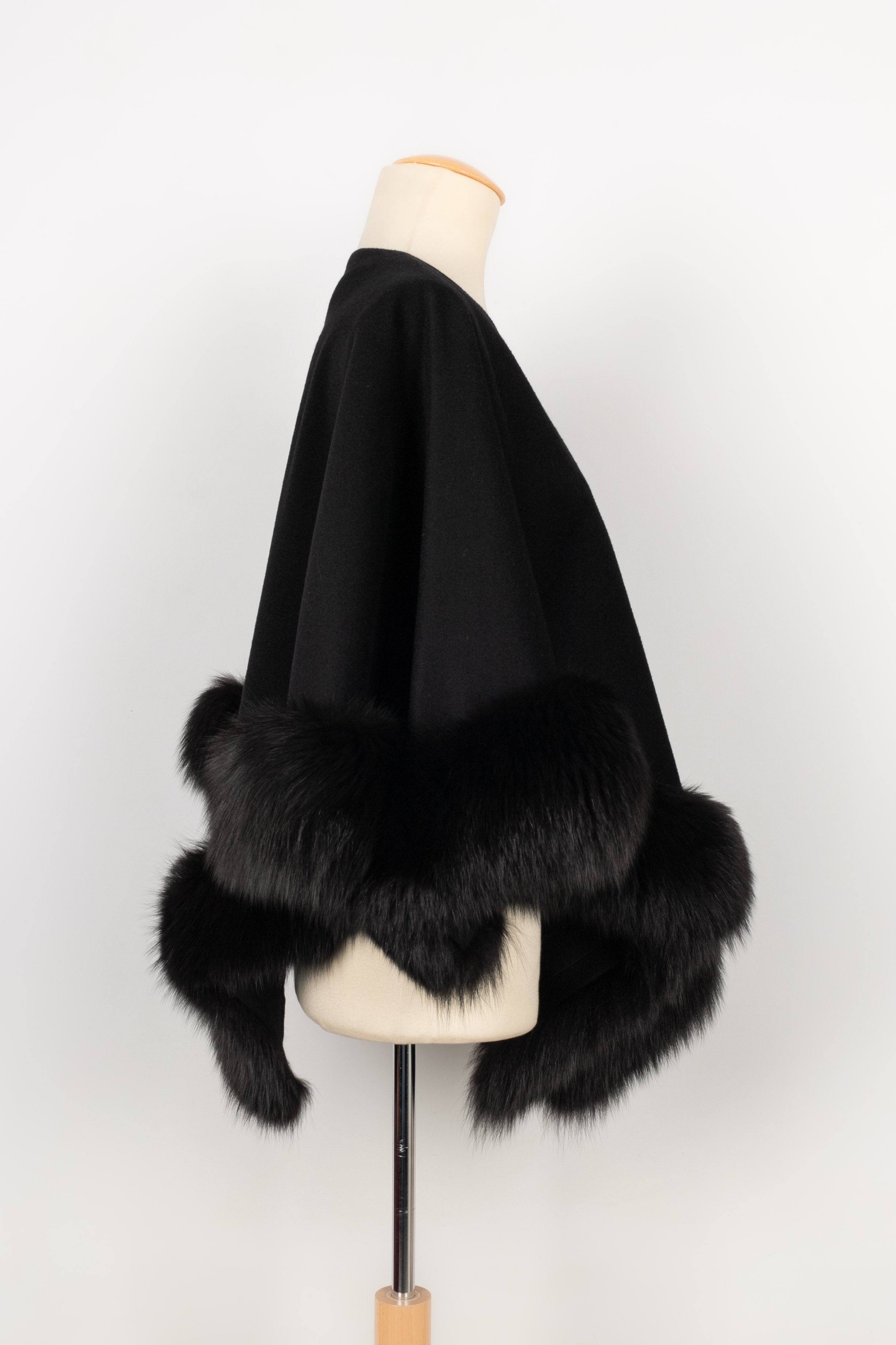 Cape Guy Laroche