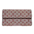Louis Vuitton International  Canvas Wallet  ()