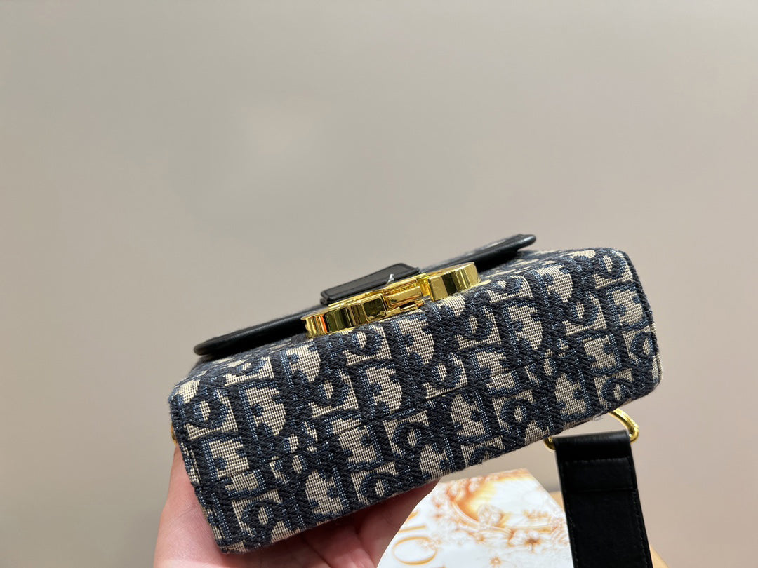 EN - Luxury Bags DIR 360