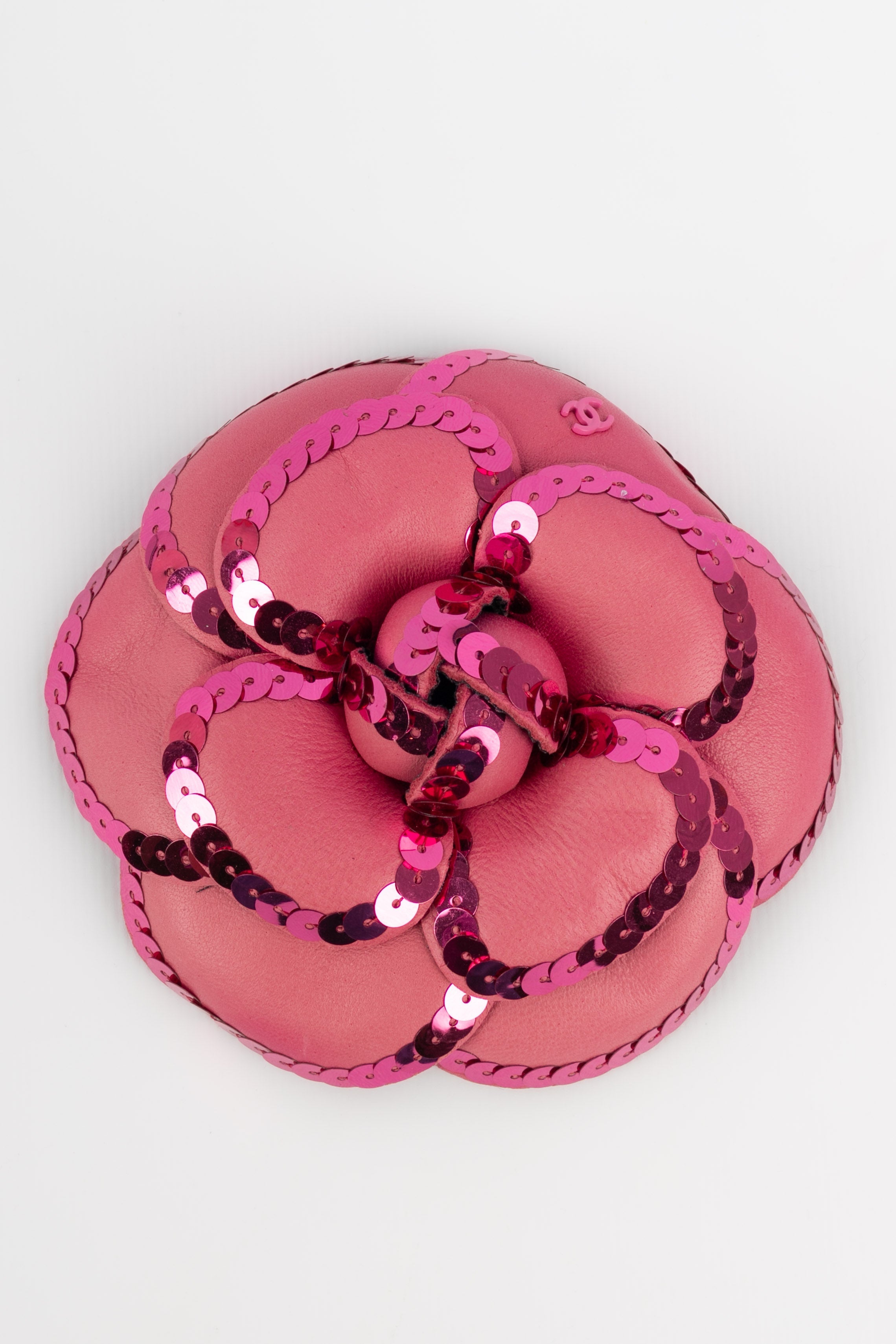 Broche camÃƒÆ’Ã‚Â©lia en cuir Chanel