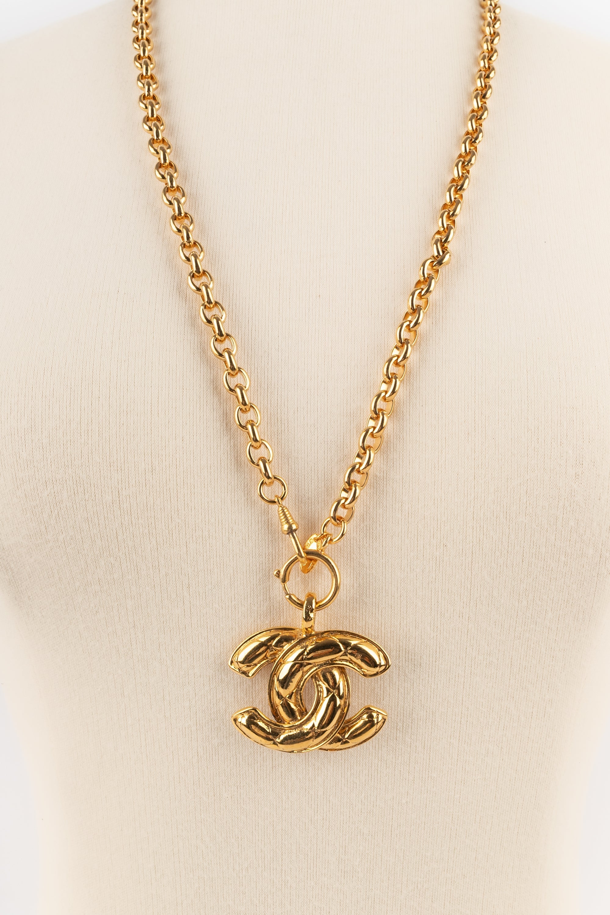 Collier cc Chanel
