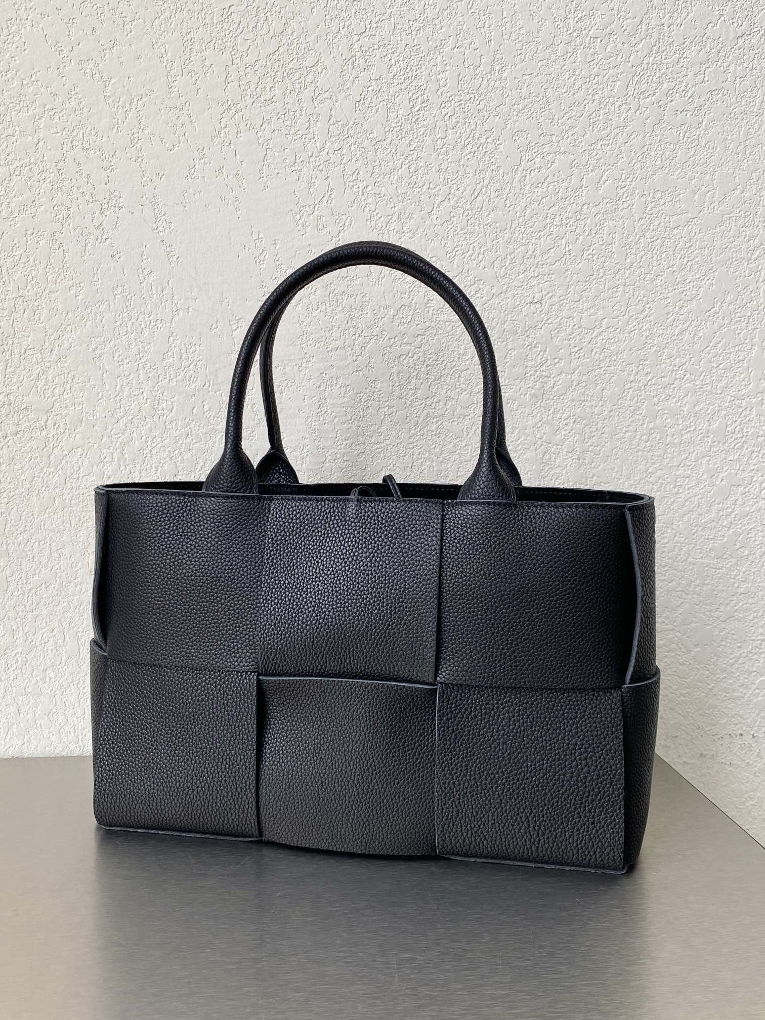 GLAMI Arco Tote Bag For Women 11.8in/30cm In Black 652867VCP118425