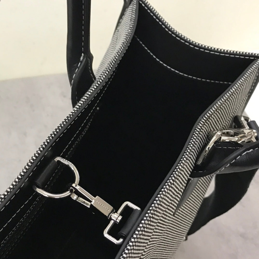 GLAMI Horseferry Print Cotton Canvas Tote Black/Grey For Women, WomenÃ¢â‚¬â„¢s Bags, Shoulder And Crossbody Bags 14in/ 35.5cm BUR 80508141