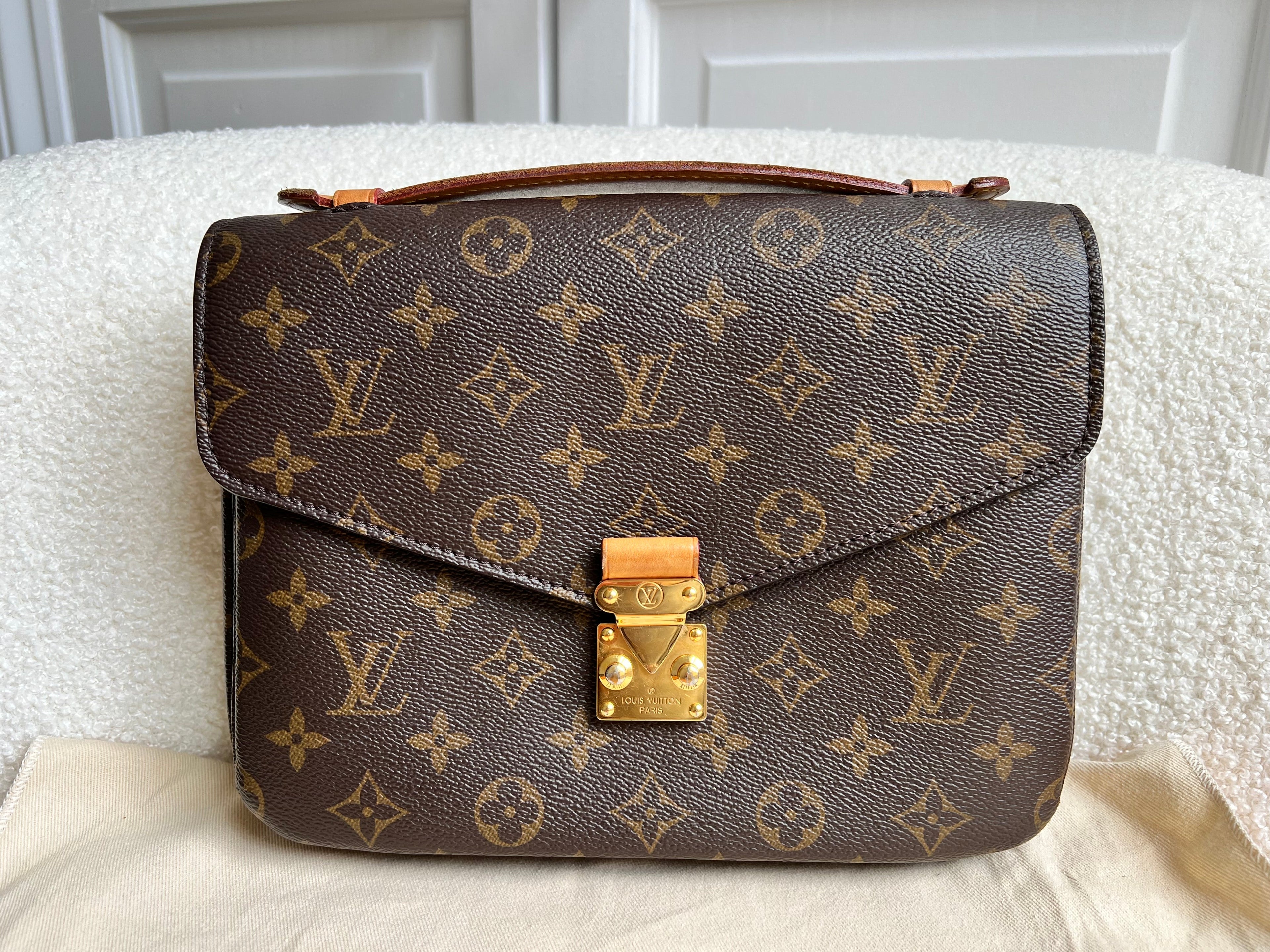 Louis Vuitton Pochette Metis Monogram (RRP £1,970)