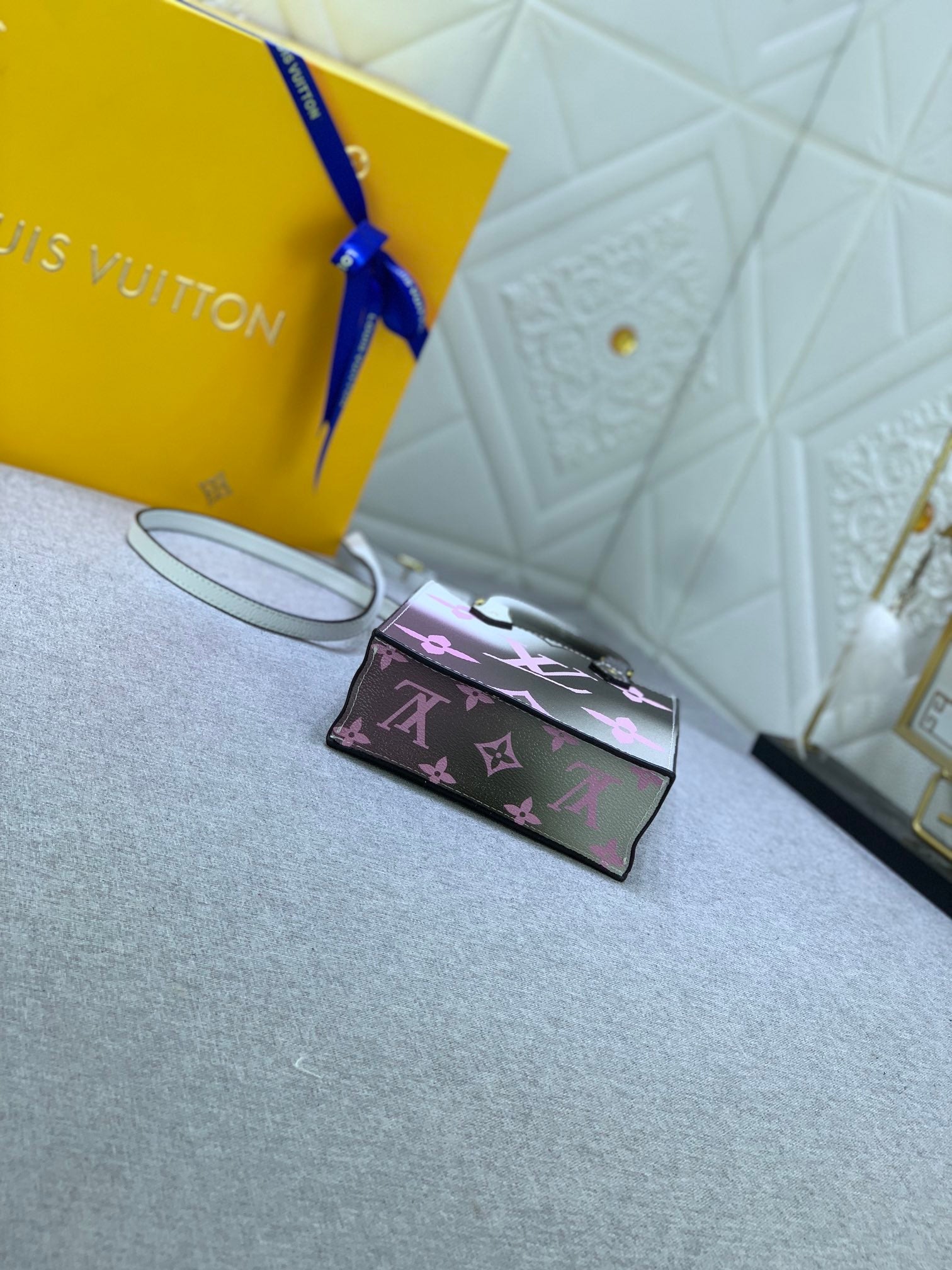 EN - Luxury Bags LUV 823