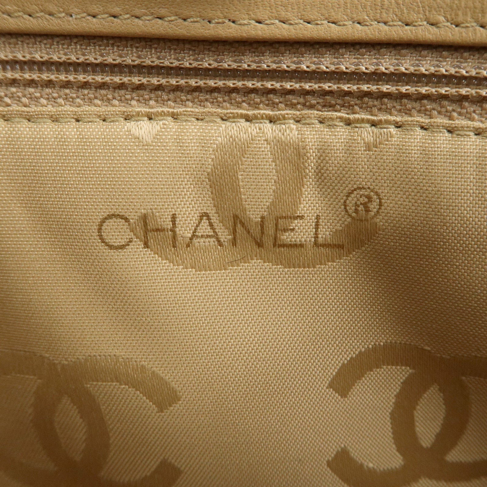 CHANEL Matelasse Ultra Stitch Lamb Skin 2.55 Tote Chain Bag Beige
