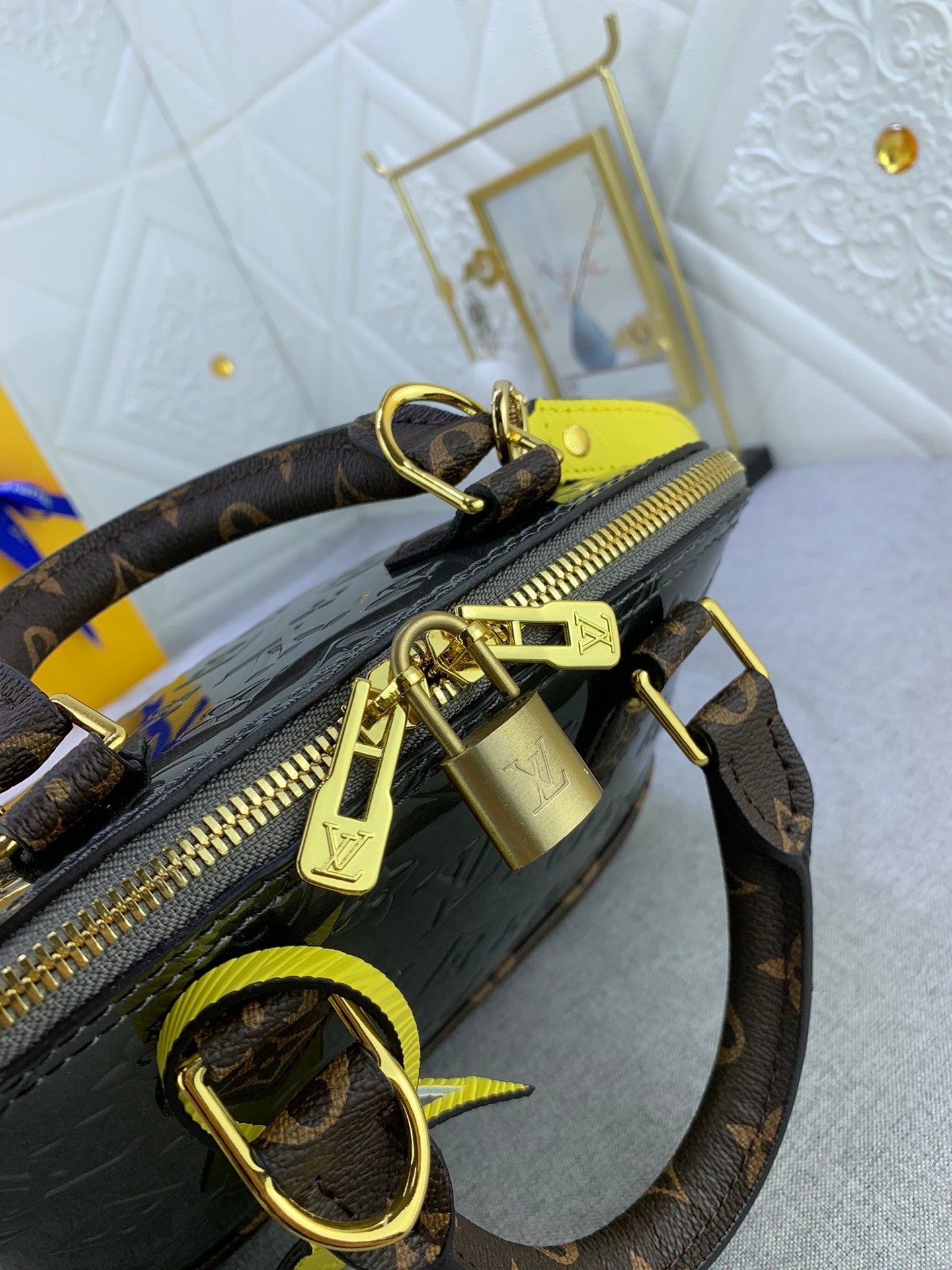 EN - Luxury Bags LUV 838