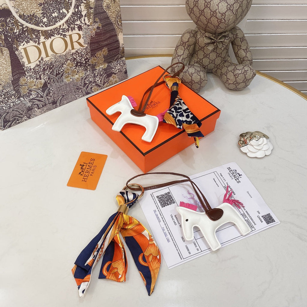 EN - Lux Keychains LUV 088