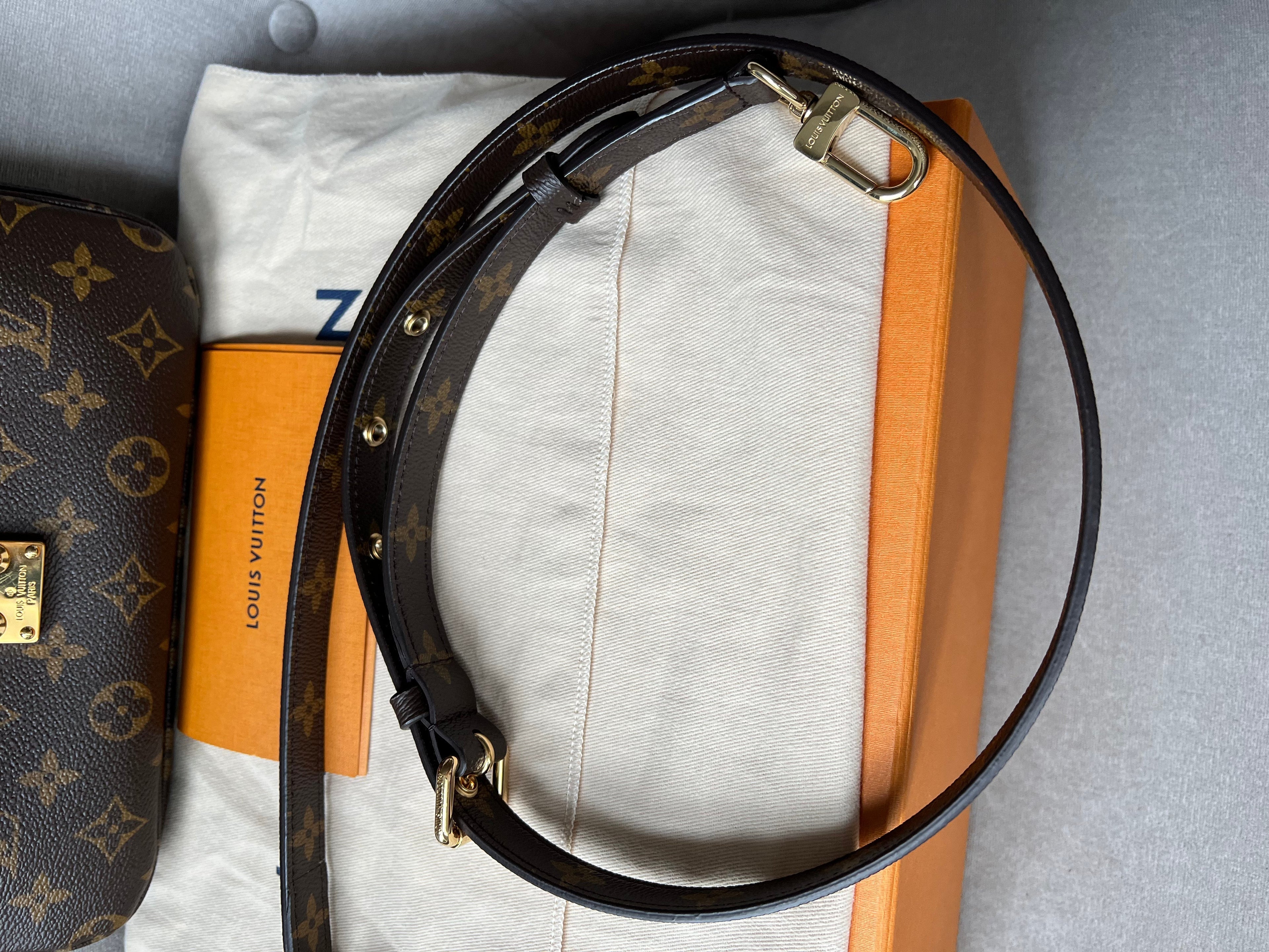 Louis Vuitton Pochette Metis Monogram (RRP £1,970)