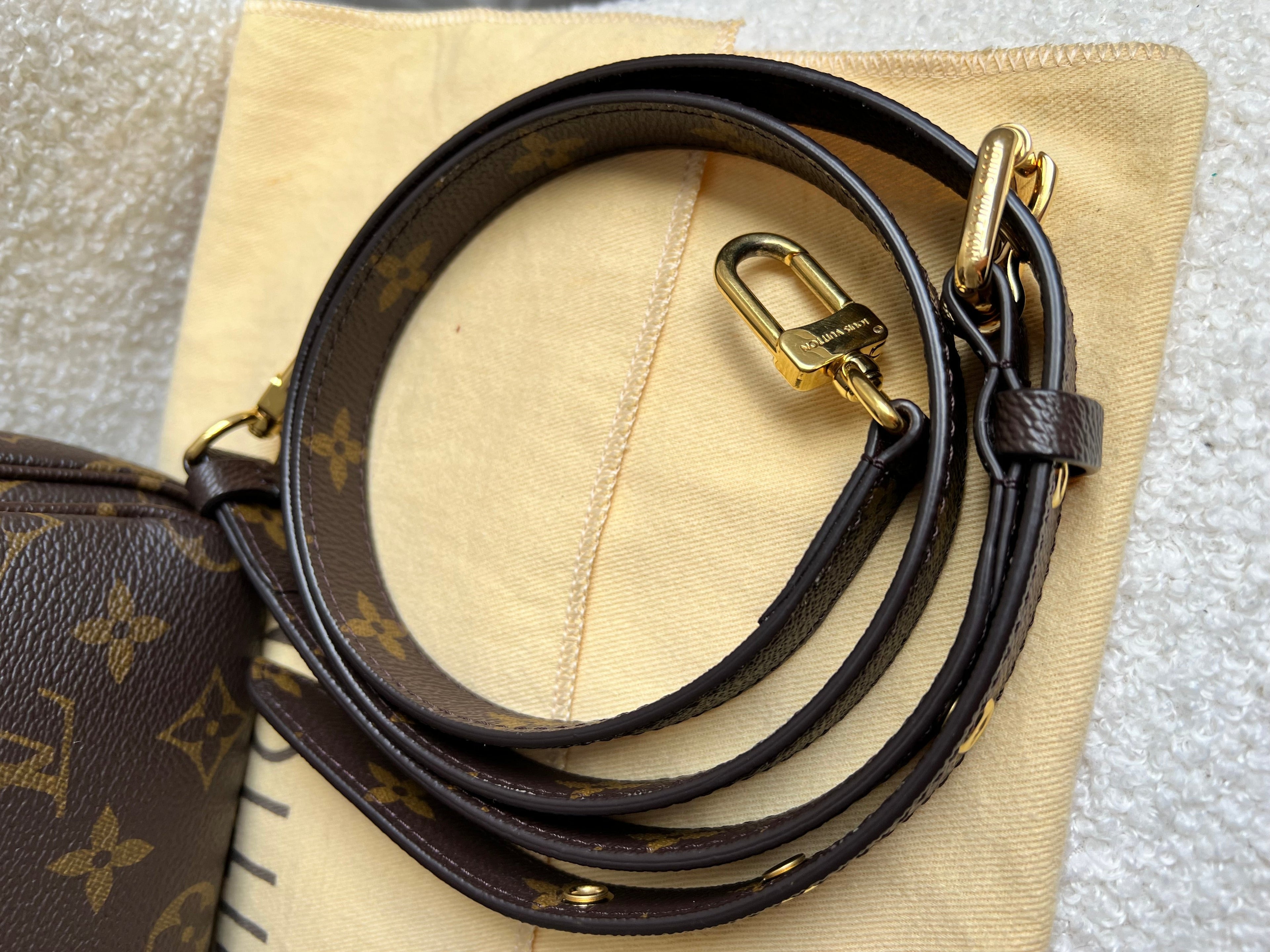 Louis Vuitton Pochette Metis Monogram (RRP £1,970)