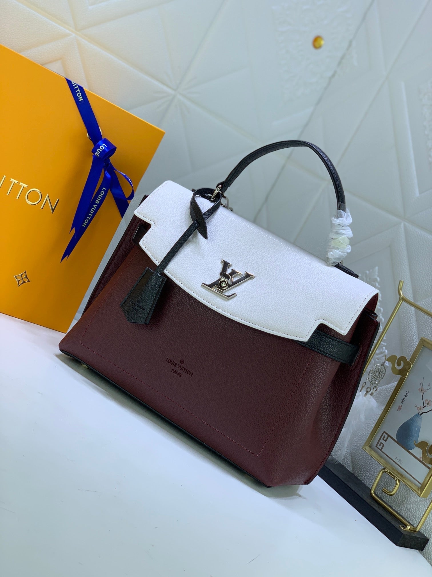 EN - Luxury Bags LUV 747
