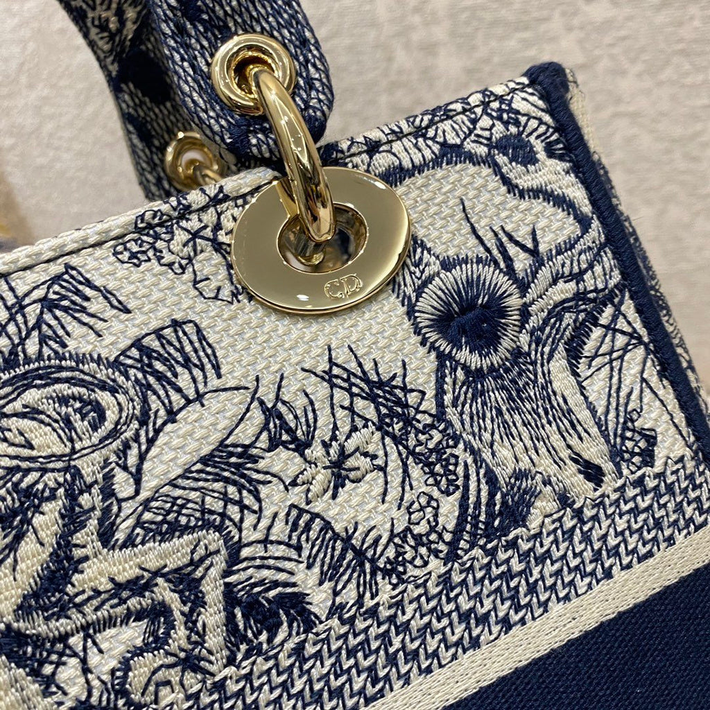 GLAMI MeGLAMIum Lady D-Lite Bag Blue Toile de Jouy Reverse Embroidery, Blue Handbags, Crossbody Bags, 24cm CD M0565ORGO_M928