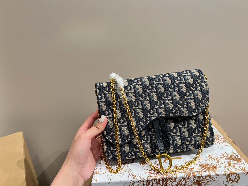 EN - Luxury Bags DIR 359