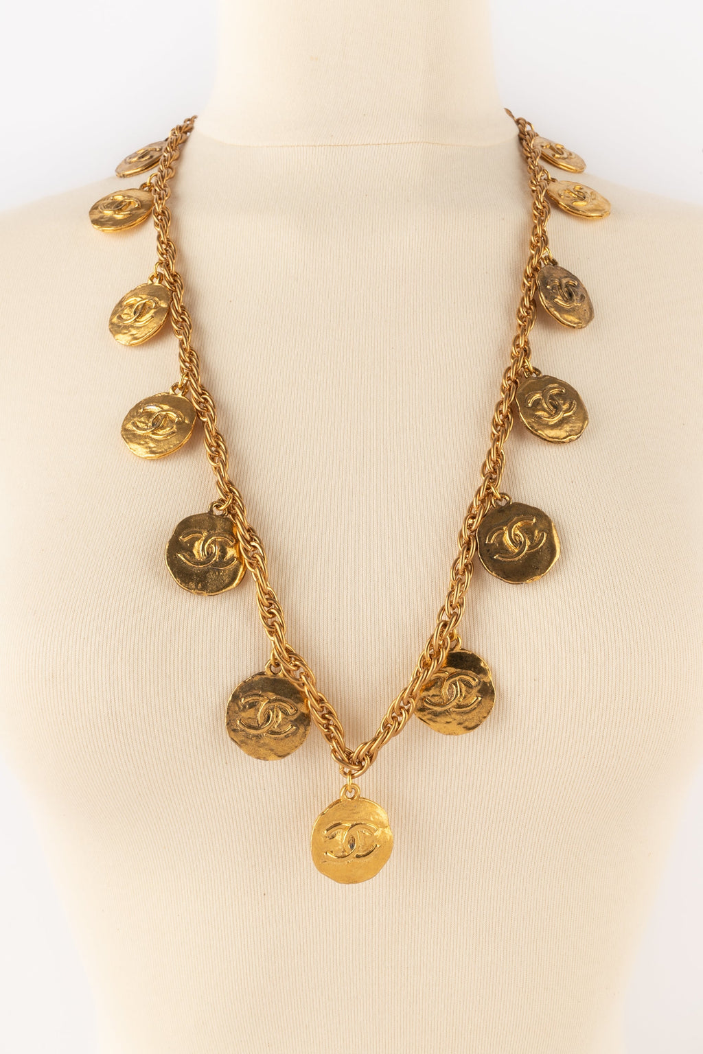 Collier / sautoir doré Chanel