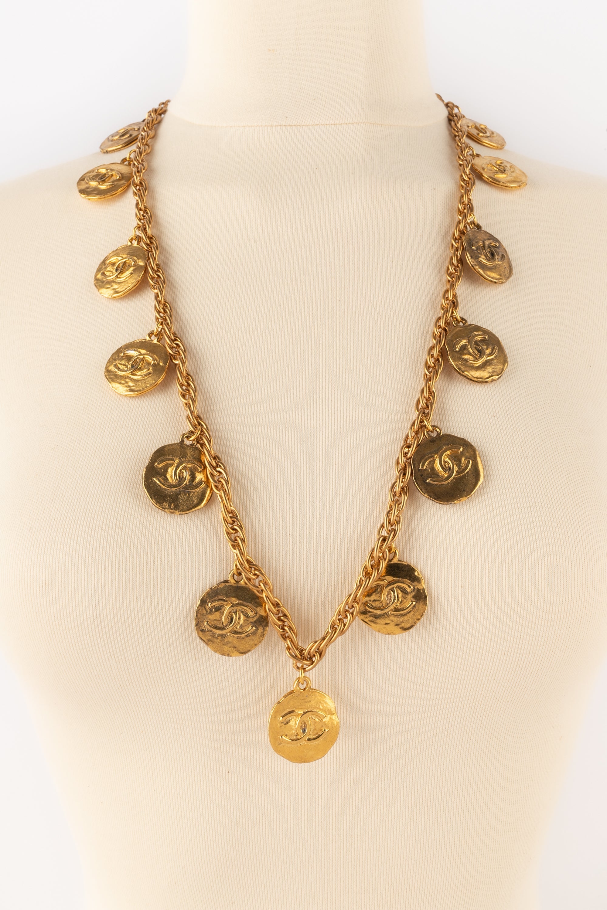 Collier / sautoir doré Chanel