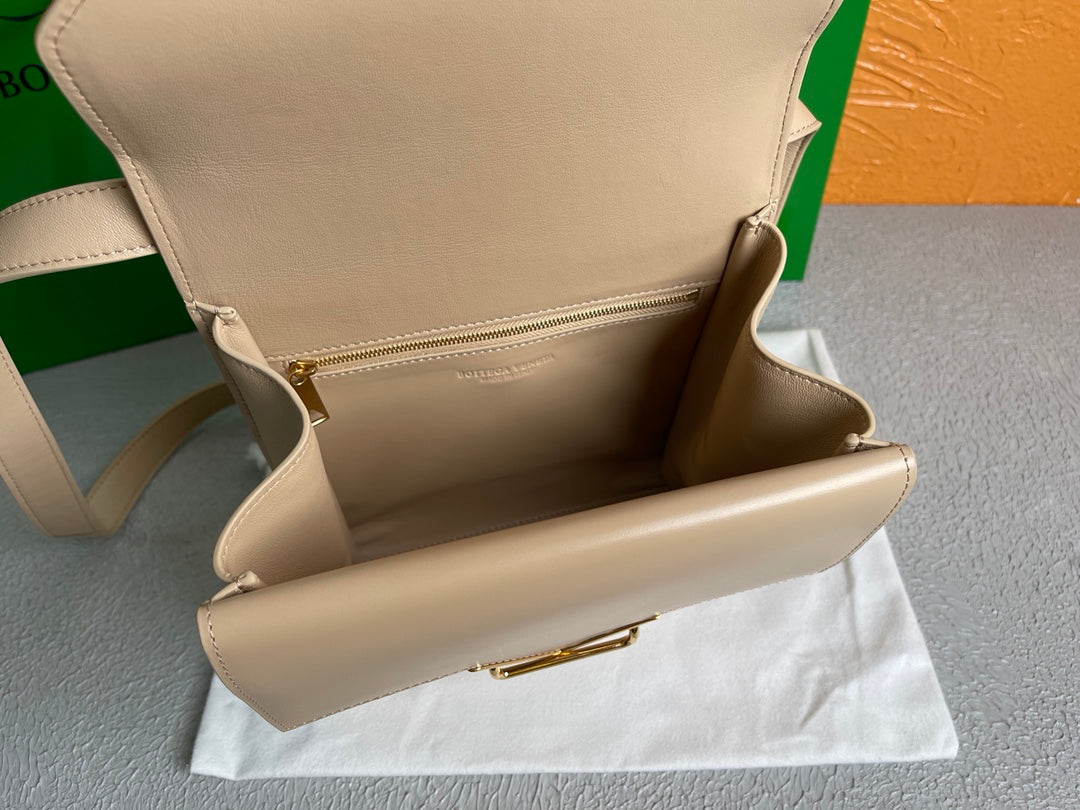 GLAMI Clip Bag Beige, For Women, WomenÃƒÂ¢Ã¢â€šÂ¬Ã¢â€žÂ¢s Bags 9in/23cm