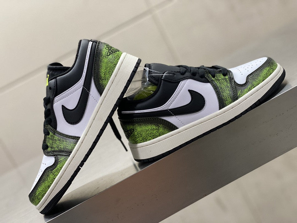 Ã‚Â GLAMI Jordan 1 Low ‘White Black Green’ For Men DO8244-003
