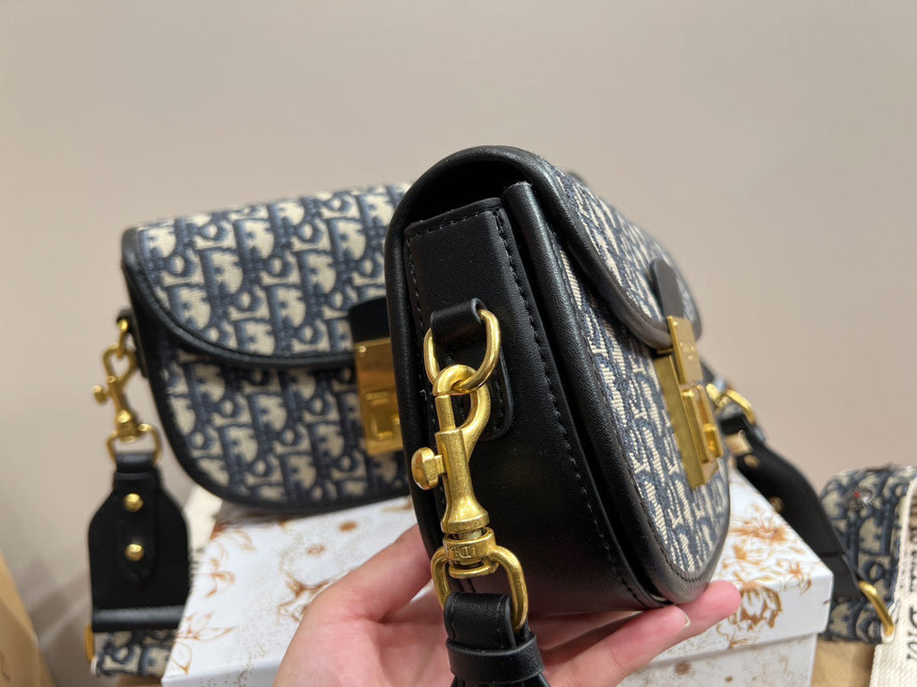 EN - Luxury Bags DIR 363