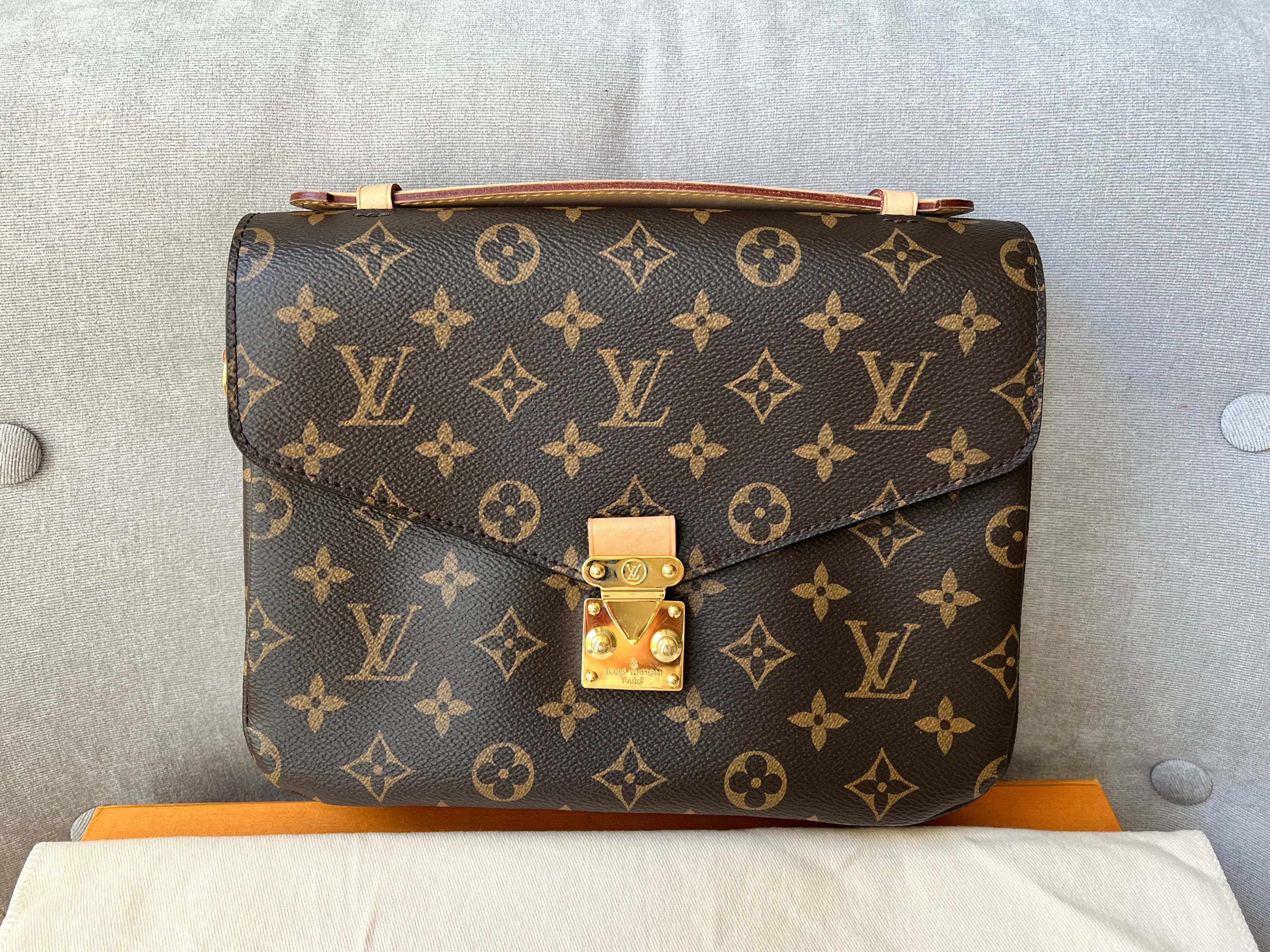 Louis Vuitton Pochette Metis Monogram (RRP £1,970)