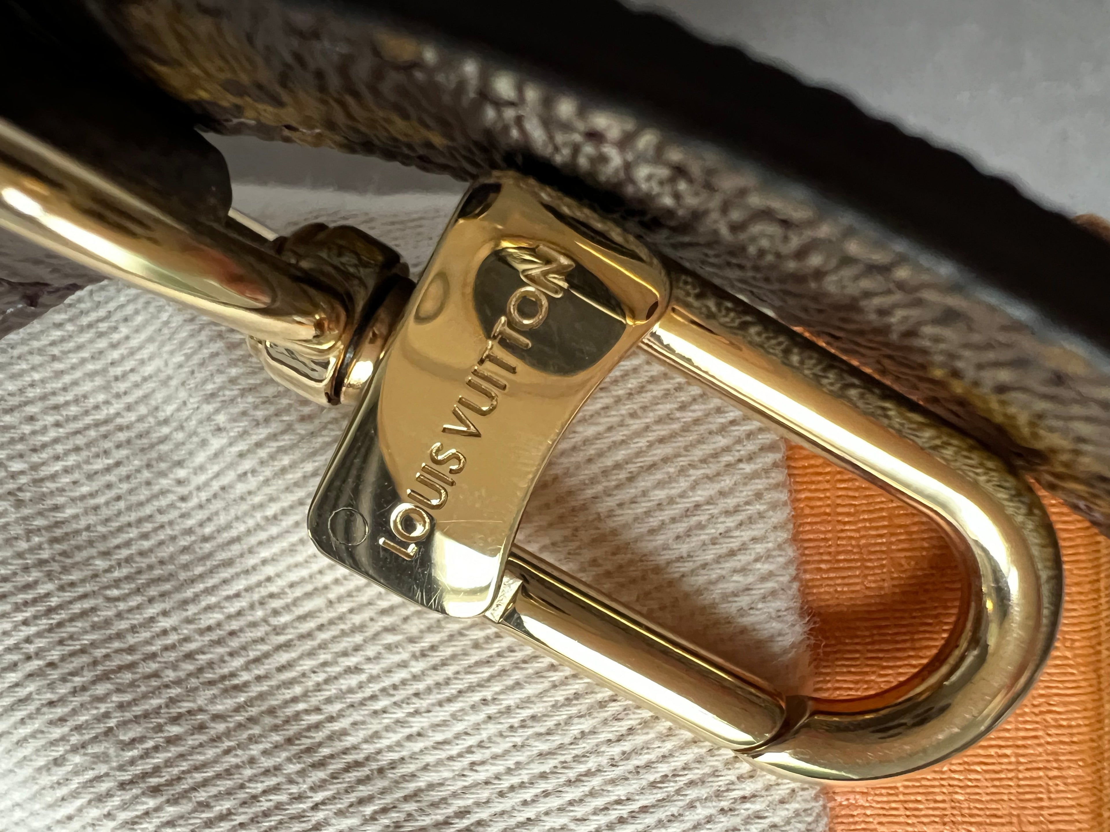 Louis Vuitton Pochette Metis Monogram (RRP £1,970)