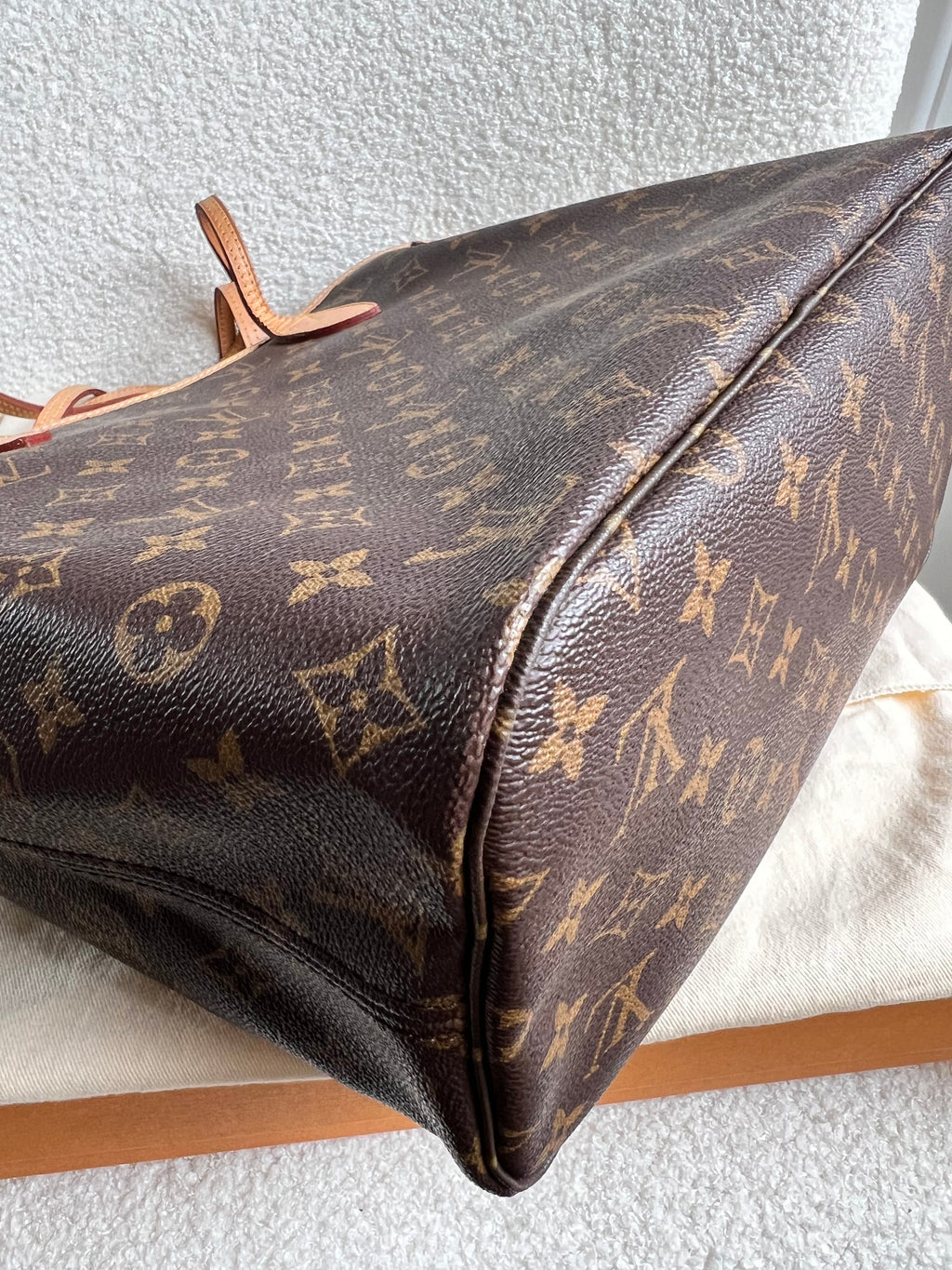 Louis Vuitton Neverfull MM Monogram Red (RRP £1,410)
