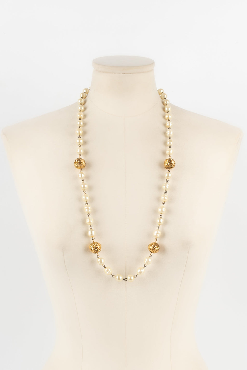 Collier de perles nacrées Chanel