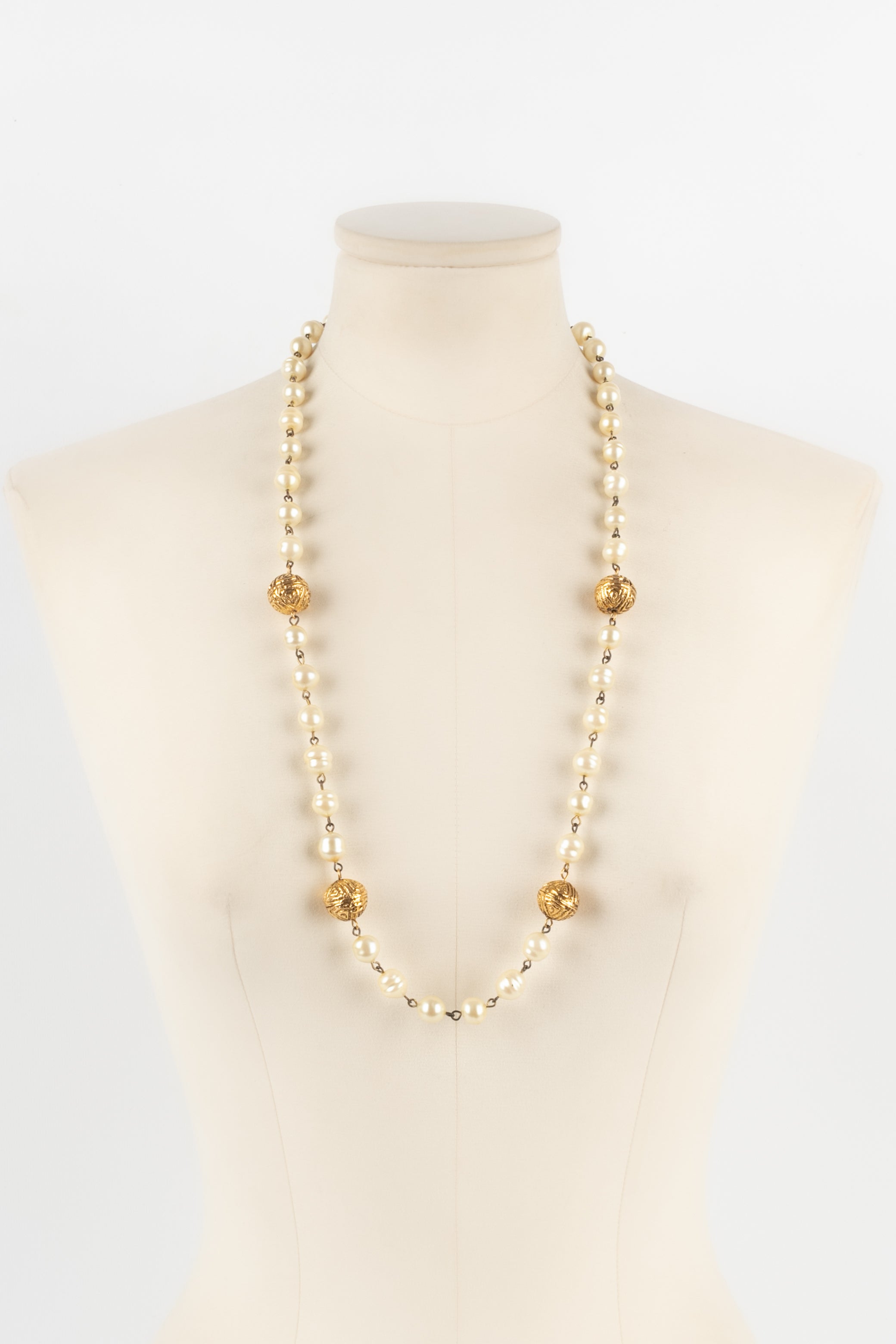 Collier de perles nacrées Chanel