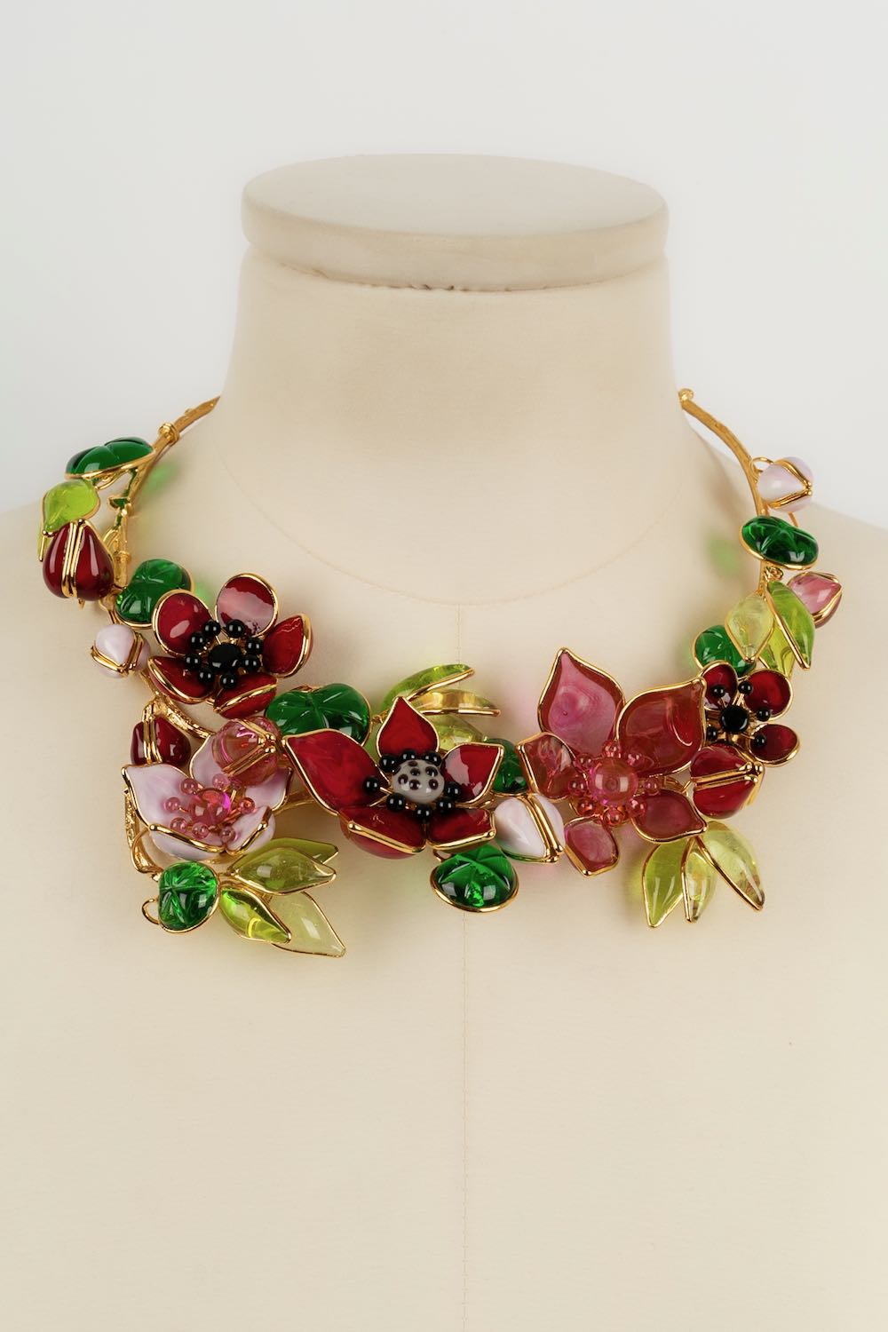 Collier Augustine
