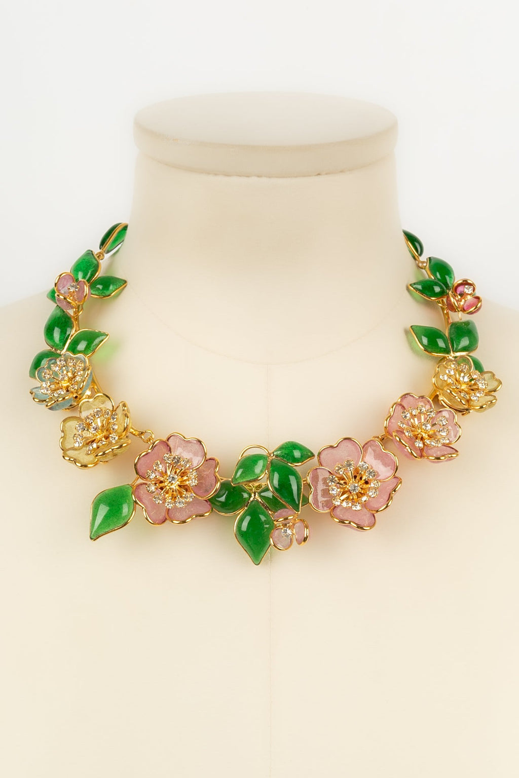 Collier Augustine