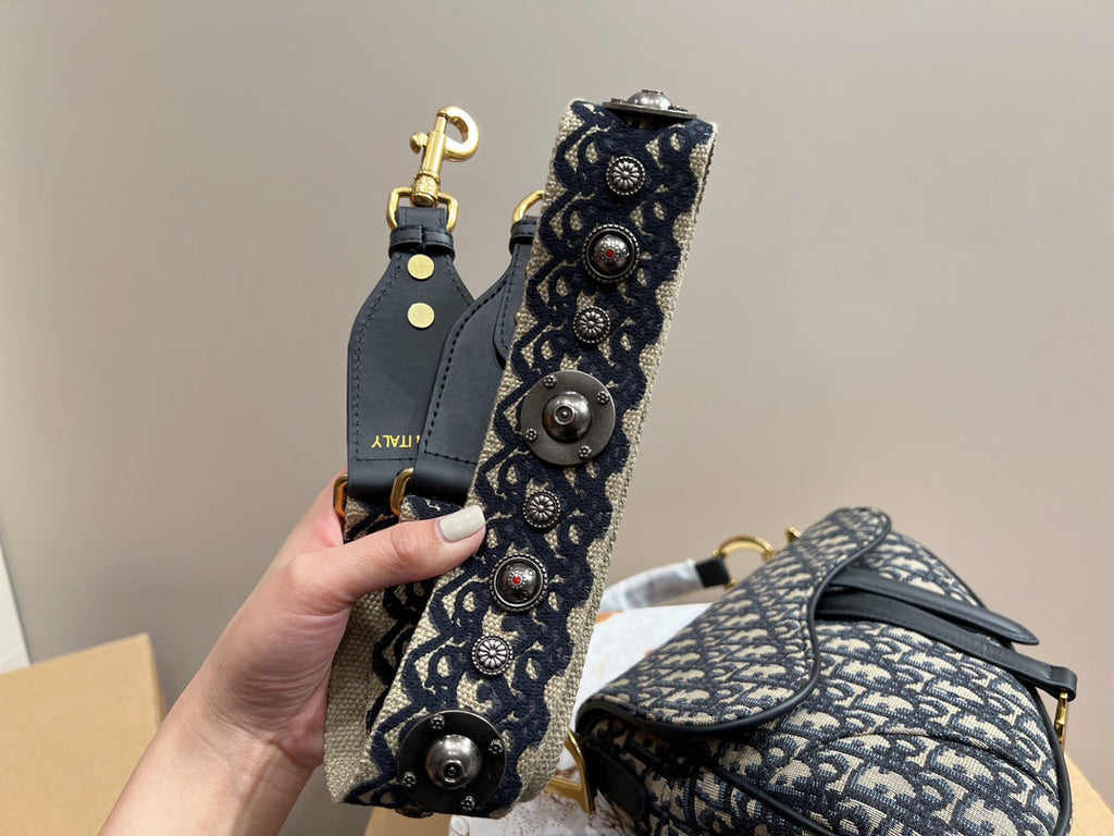 EN - Luxury Bags DIR 362
