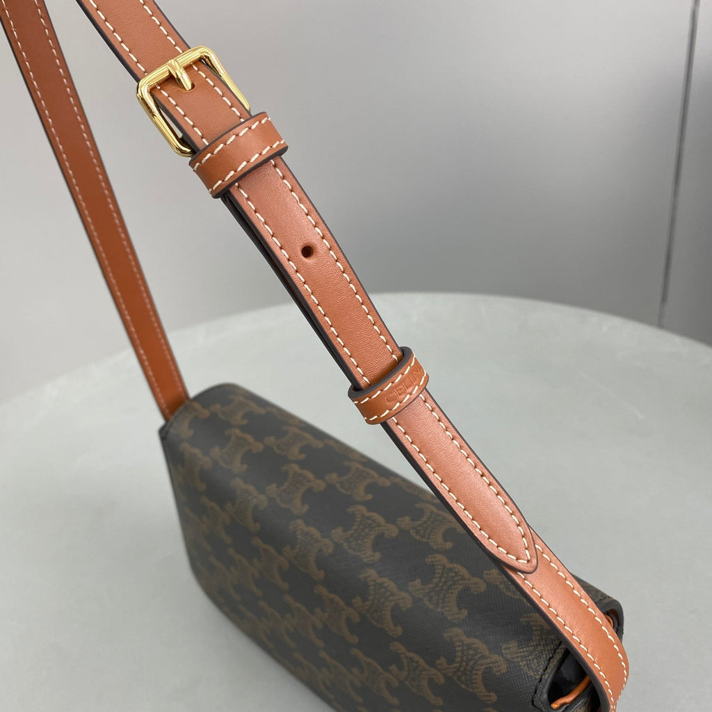 GLAMI Triomphe Shoulder Bag In Triomphe Canvas Tan For Women 8in/20cm 194142CUZ.04LU