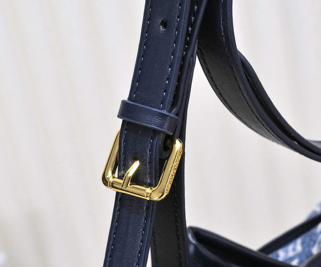 EN - Luxury Bags LUV 875