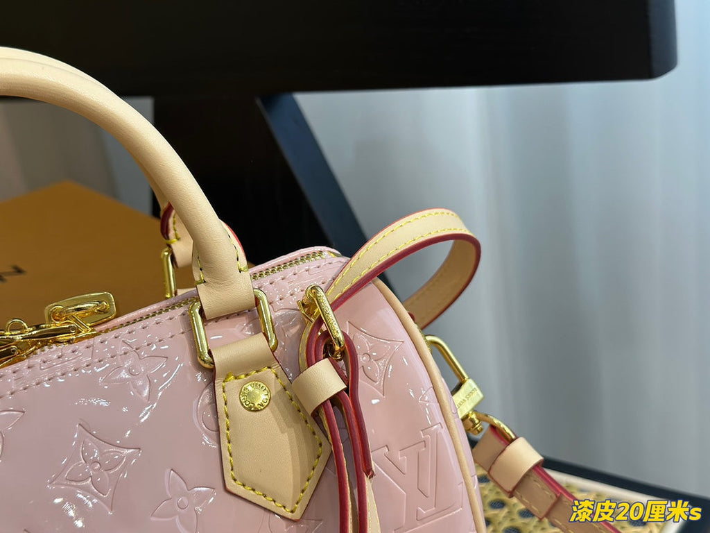 EN - Luxury Bags LUV 737