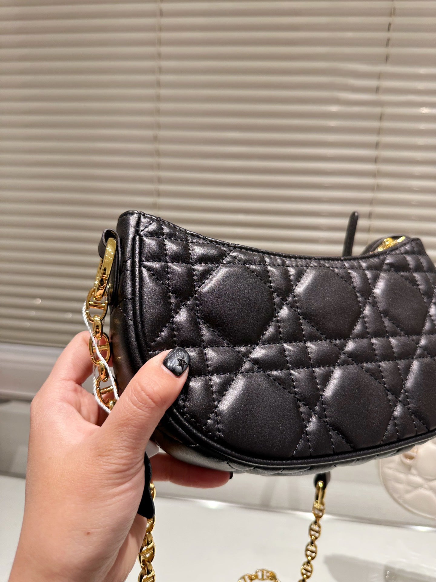 EN - Luxury Bags DIR 373