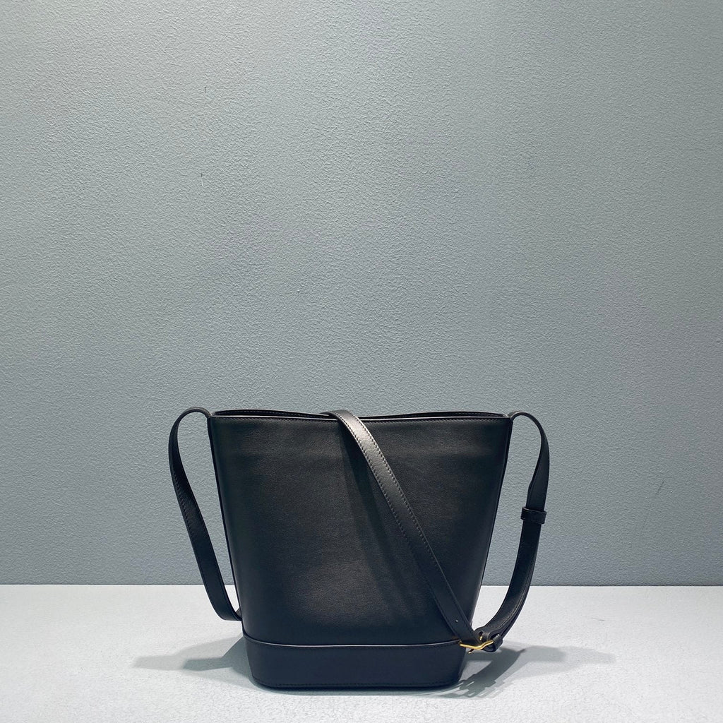 GLAMI Small Bucket Cuir Triomphe Black For Women 9in/22cm 198243DU3.38NO