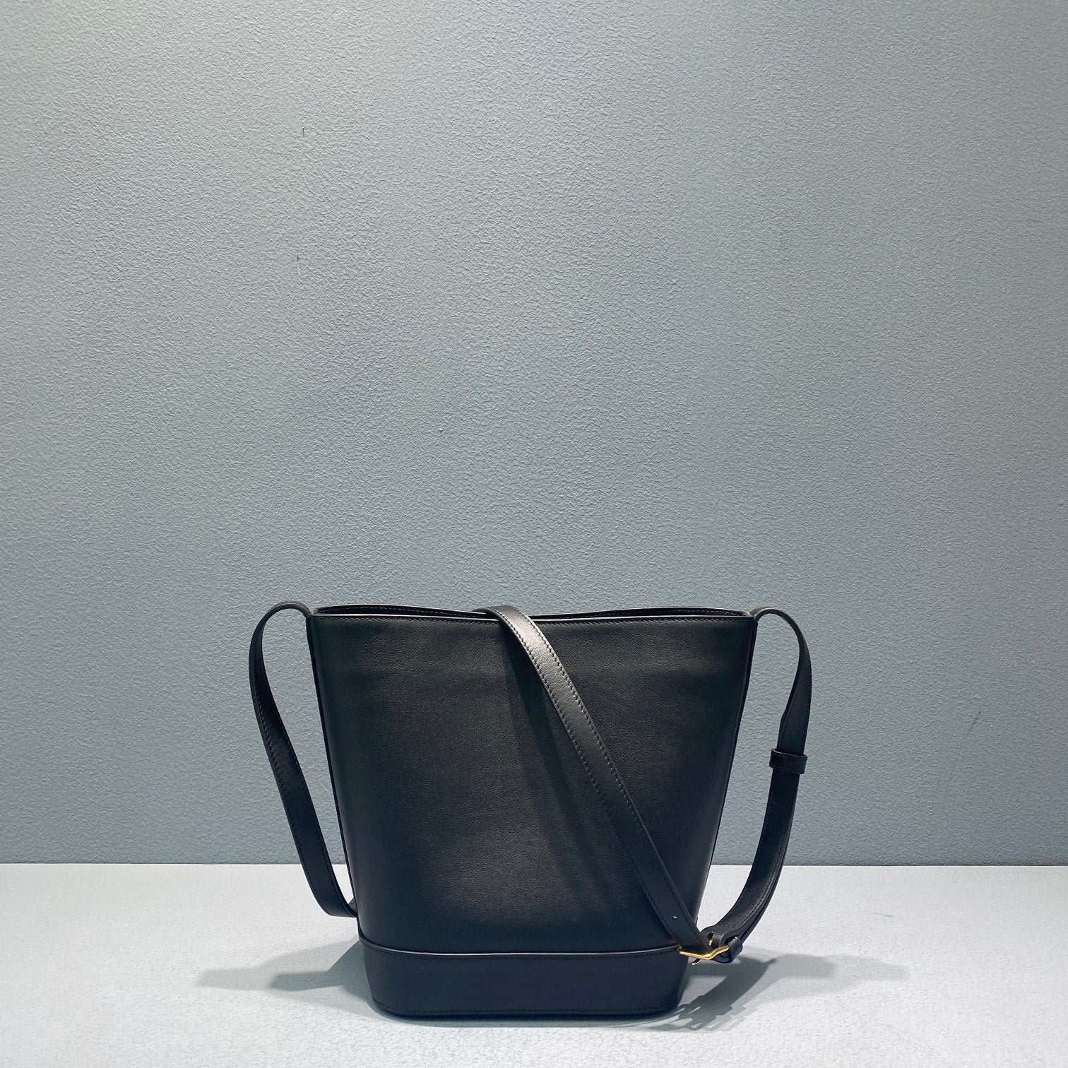 GLAMI Small Bucket Cuir Triomphe Black For Women 9in/22cm 198243DU3.38NO