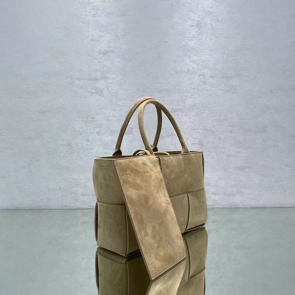 BV Small Arco Tote Bag Brown, For Women, Bags 14.2in/36cm