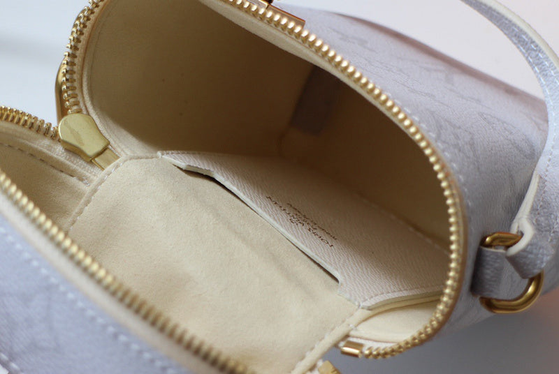 LOV2 Bags - Luxurious Bags  1616
