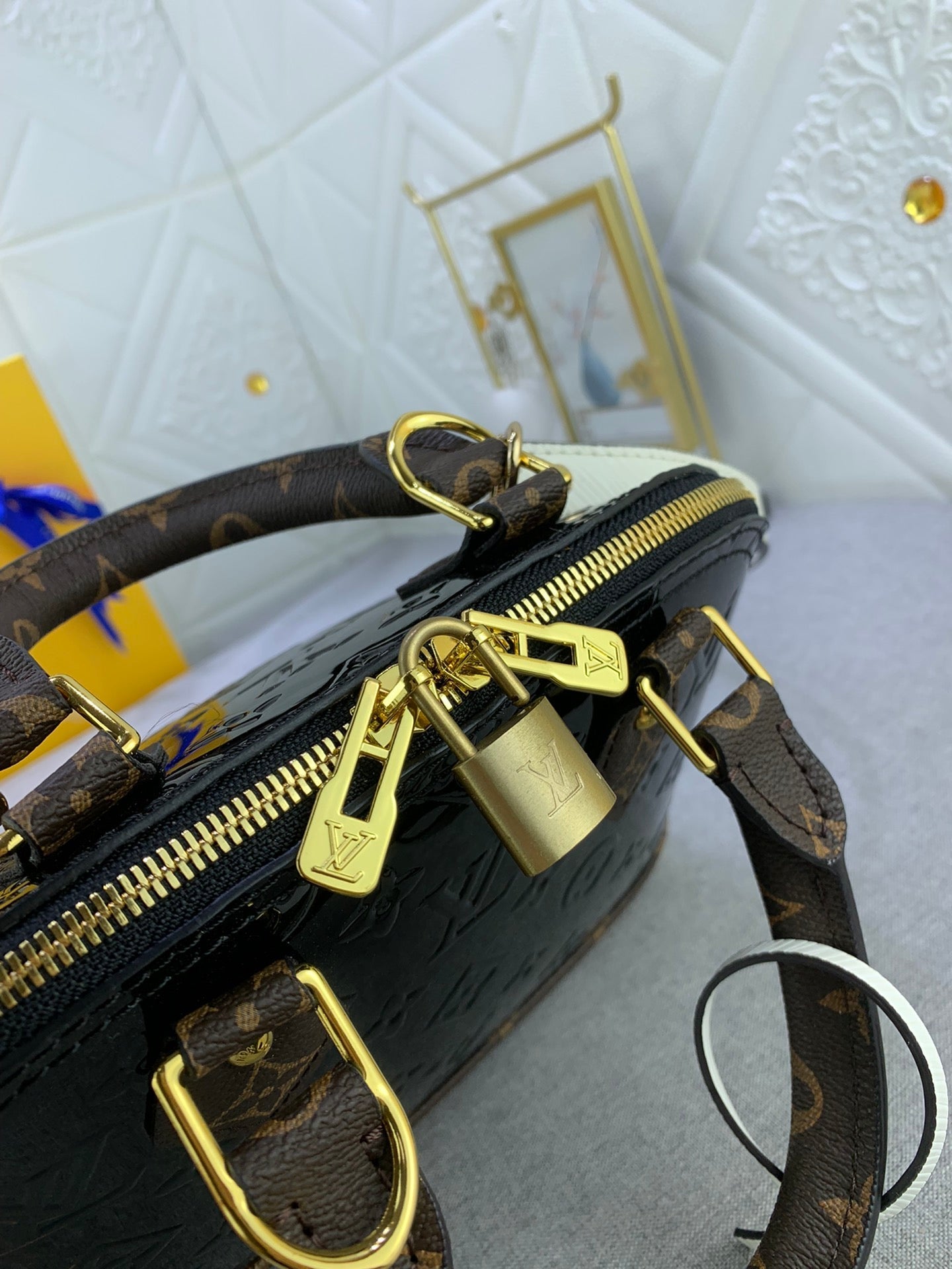 EN - Luxury Bags LUV 839