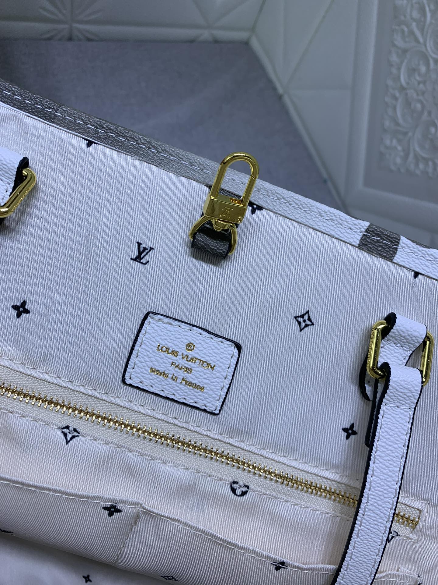 EN - Luxury Bags LUV 750