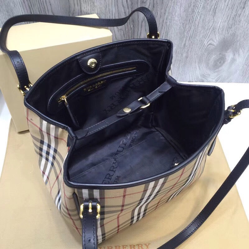GLAMI The Small Canter Horseferry Check Tote Black For Women, WomenÃ¢â‚¬â„¢s Bags 11.6in/29.5cm