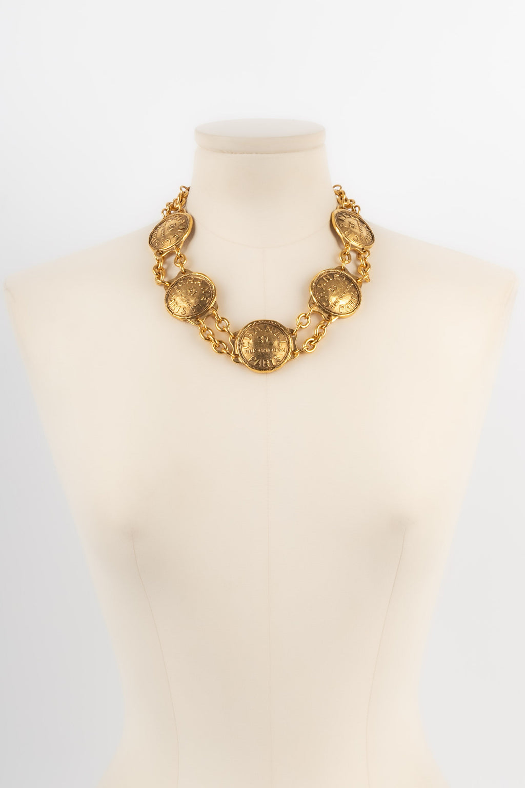 Collier court en mÃƒÆ’Ã‚Â©tal dorÃƒÆ’Ã‚Â© Chanel