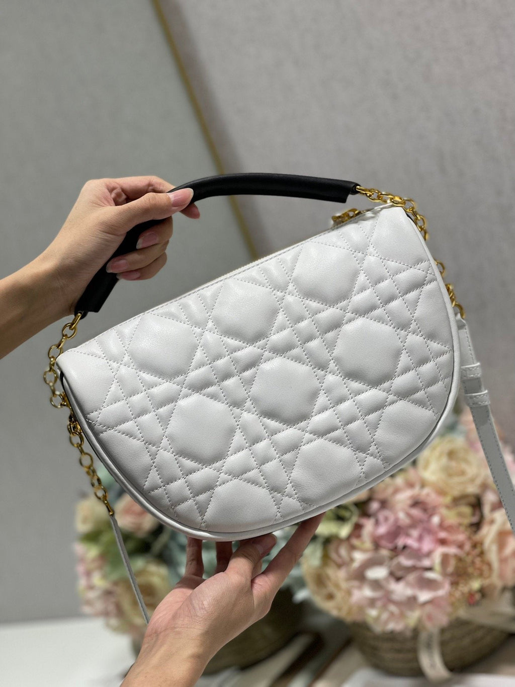 GLAMI MeGLAMIum Vibe Hobo Bag White Cannage, White Handbags, Crossbody Bags, 30cm CD M7201ONOA_M879