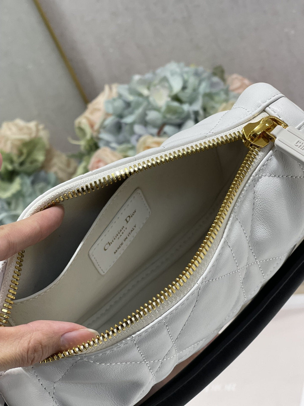 GLAMI Small Vibe Hobo Bag White Cannage, White Handbags, Crossbody Bags, 20cm CD M7200ONOA_M879