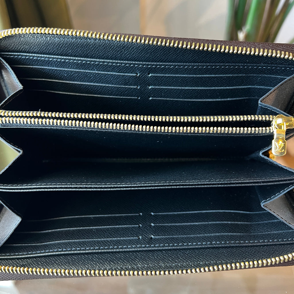 LOUIS VUITTON Monogram Reverse Zippy Wallet