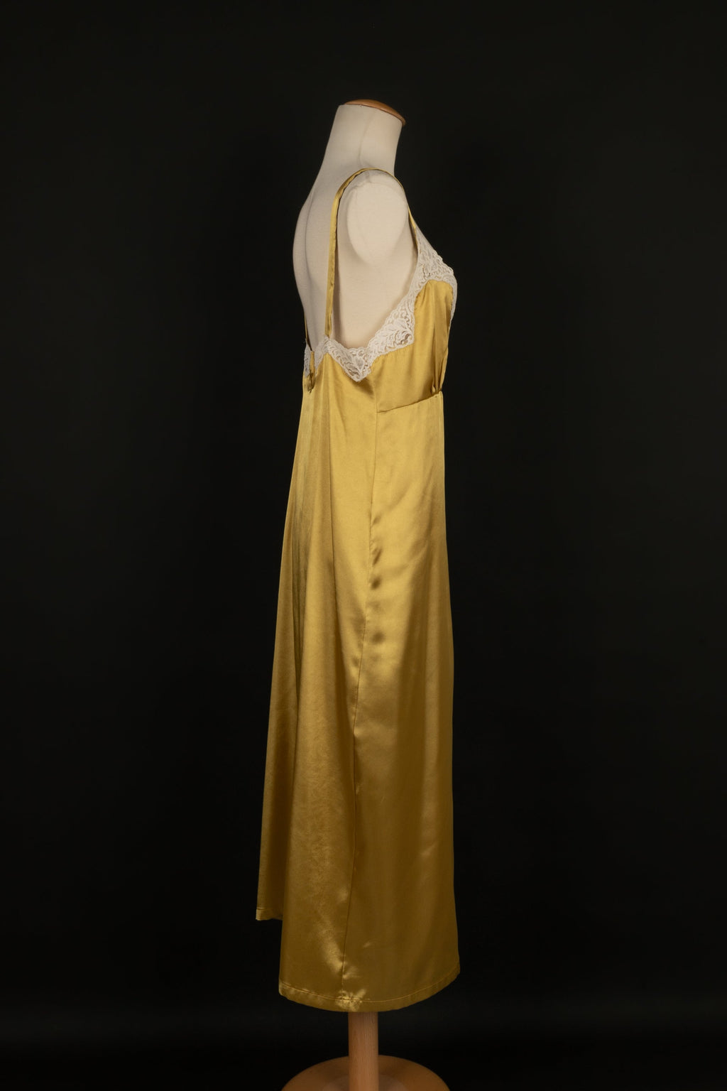 DÃƒÆ’Ã‚Â©shabillÃƒÆ’Ã‚Â© en satin  Nina Ricci