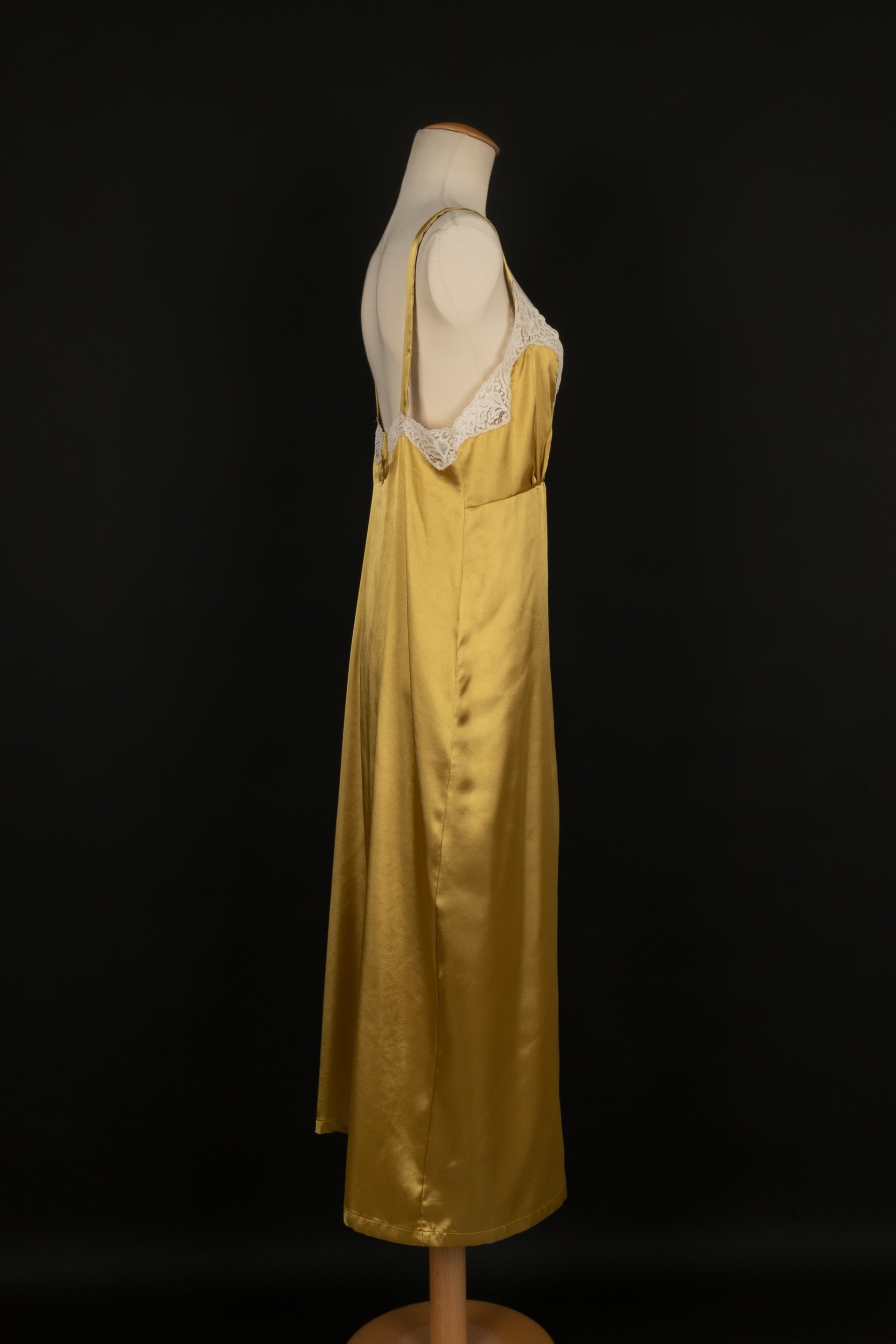 DÃƒÆ’Ã‚Â©shabillÃƒÆ’Ã‚Â© en satin  Nina Ricci