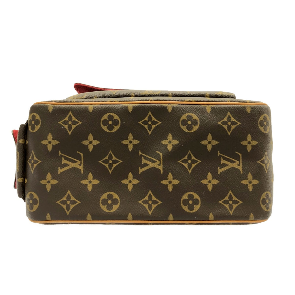 Louis Vuitton Excentri Cité  Canvas Handbag ()